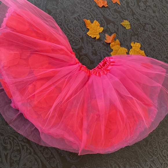 Handcrafted hot pink little kids tutu with red rose petals - new! - Picture 2 of 3